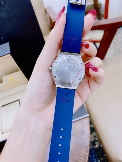 Đồng hồ Hublot nữ màu xanh Bigbang Lady trẻ trung phong cách 